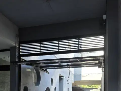 Cochera en Lanús Este Centro Excelente Ubicación