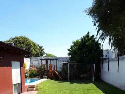 Casa 3 ambientes a la venta  - Moron