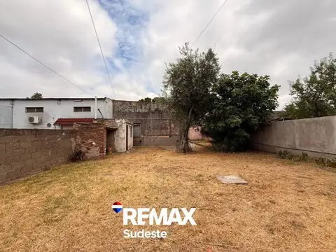 Casa 2 Dormitorios, con patio Bo. Pedro pico