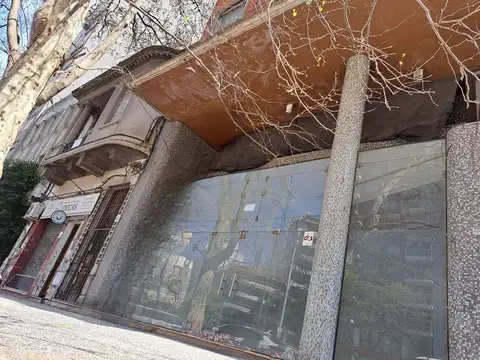 VENTA LOCAL COMERCIAL CON RENTA TRES CRUCES