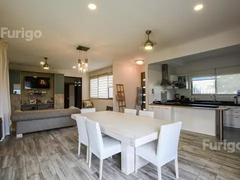 Casa 3 dormitorios con piscina en Soldini - Barrio Las Pérgolas