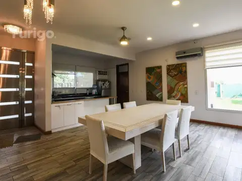 Casa 10 ambientes con 4 baños