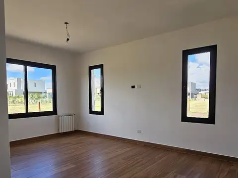 Casa en Venta en Moreno, USD 325.000