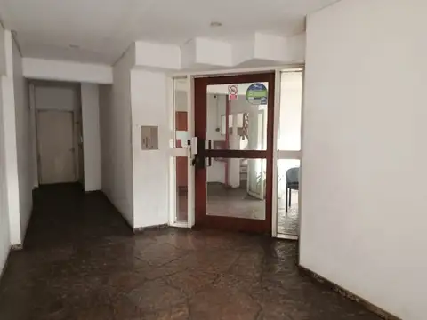 pelegrini 400, Piso 9