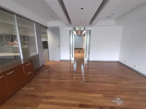 Oficina en Alquiler con 6 cocheras