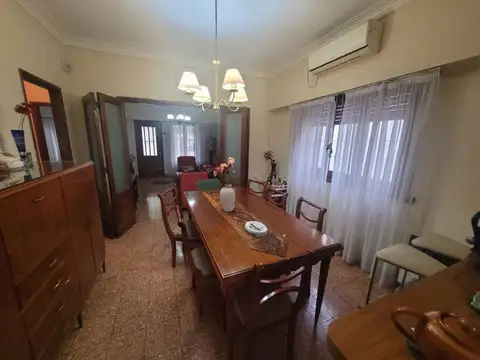 Casa en Venta con 3 cocheras