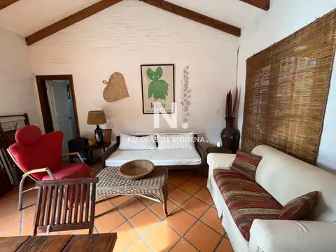 Alquila casa en Mansa Punta del Este, de 3dormitorios.