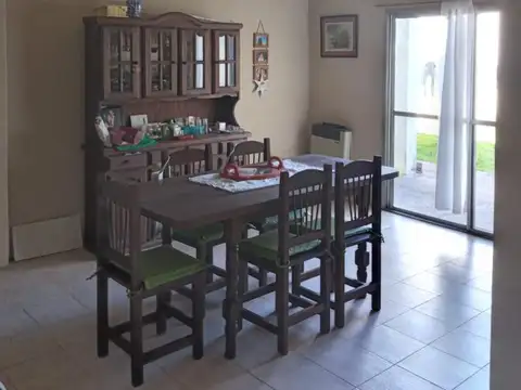 Casa 5 ambientes con 3 baños