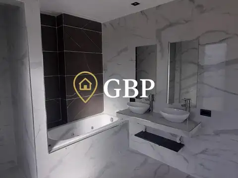 Casa 5 ambientes con 3 baños