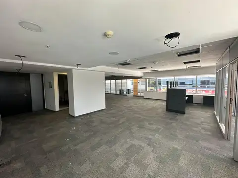 Oficina en Alquiler con 2 cocheras