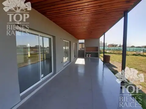 Casa 3 ambientes con 2 baños