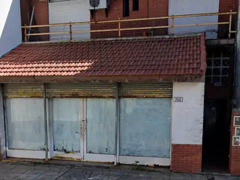 OPORTUNIDAD  P.B local. P.A casa de 3 ambientes y fondo dto 2 amb. lote de 8.66 x 23mts