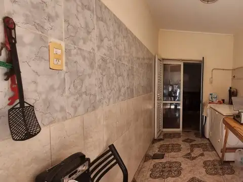 Venta - Casa 3 Dorm. con local comercial