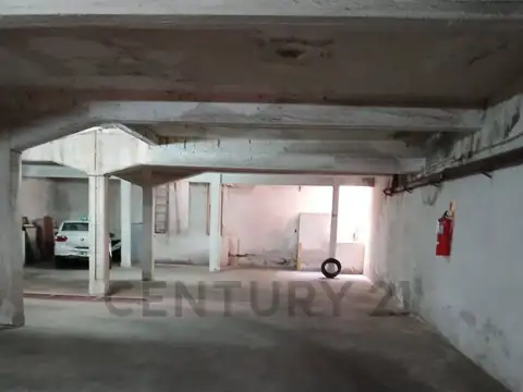 Cochera cubierta en venta La Plata