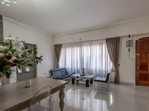 Casa 7 ambientes con 2 baños