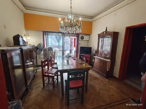 Venta casa 6 Ambientes en 2 plantas, fondo libre ,quincho y Parrilla. Luz Trifásica Habilitada 