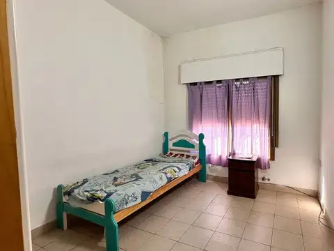 VENTA CASA CON GALPON SOBRE LOTE PROPIO -CASTELAR