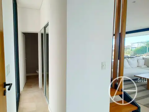 Casa en Alquiler con 2 cocheras