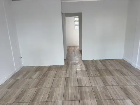 487 E/ BELGRANO Y 21