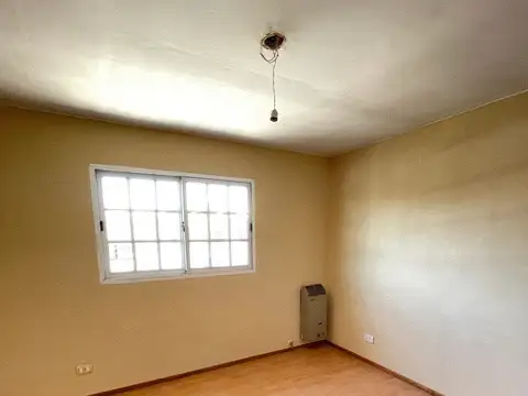 DUPLEX 4 AMBIENTES EN 2 PLANTAS CON COCHERA