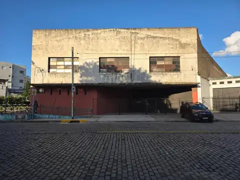 Venta Deposito en Velez Sarsfield