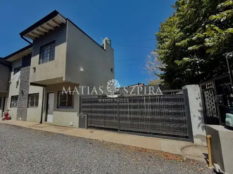 Complejo duplex 3 ambientes con jardín y cochera