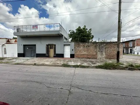 Dante Hipólito Lugo n° 46 esquina Liniers, Bernal Oeste, Provincia de Buenos Aires, 100