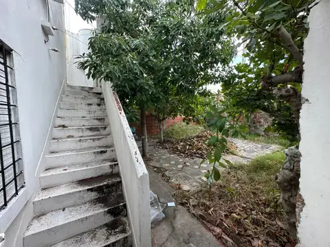 2 LOCALES COMERCIALES, TERRENO LIBRE Y TERRAZA