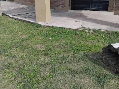 Casa en venta - 2 Dormitorios 1 Baño - Local - Río Tercero