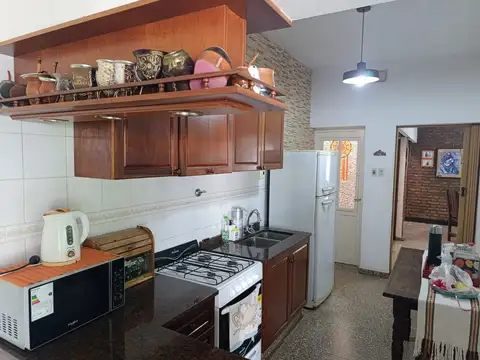 CASA/ 3 DORMITORIOS/ SERVICIOS/ COCHERA/ SUNCHALES