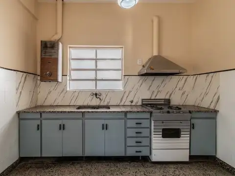 CASA CON TERRAZA. 4 AMBIENTES. LOTE PROPIO. AVELLANEDA