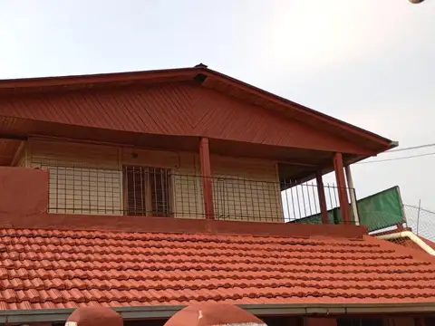 Casa 5 ambientes con 4 baños