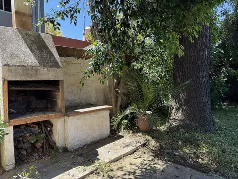 Casa Venta 6 Ambientes Dos plantas con Jardín en Carapachay