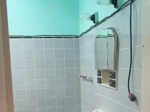 Casa 6 ambientes con 2 baños