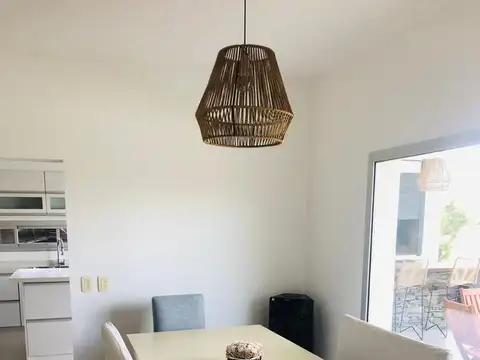 Casa en Alquiler con 2 cocheras