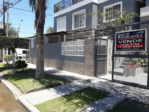 PERMUTA - CASA PH DE 5 AMBIENTES - CASTELAR SUR