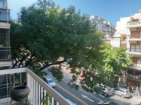 Muy cómodo 4 ambientes con dependencia al frente con balcon