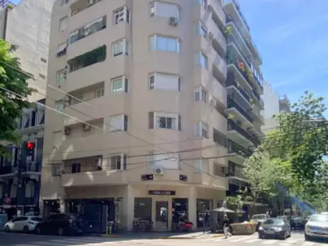 Posadas al 1400 esquina Rodríguez Peña, Recoleta. Piso 1. Al frente. 72 m2. 4 ambientes. 3 dormitorios. 2 baños. Dependencias de servicio. Muy luminoso.