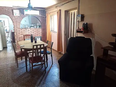 Casa 5 ambientes con 2 baños