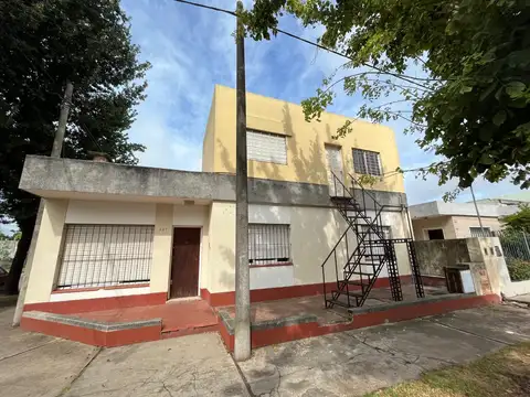 Casa 6 ambientes con 3 baños