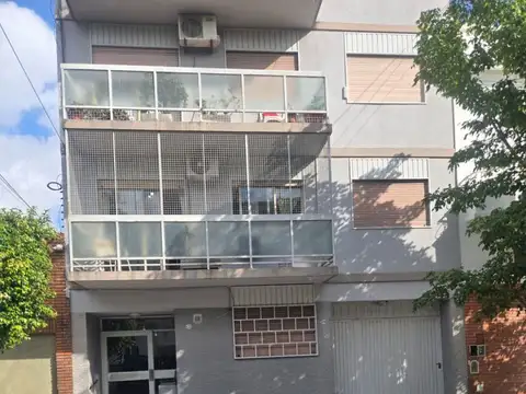 2 ambientes luminoso y ventilado, cocina independiente, aire acondicionado, espacio lavarropas