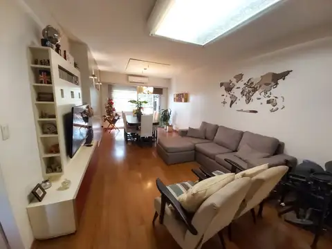 Hermoso Semipiso 4 Amb Al Frente C/ Cochera. Dormitorio en Suite. 2 Baños. Apto Crédito Hipotecario