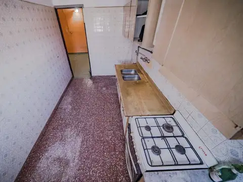 Local, casa y patio. Los Incas y Alvarez Thomas