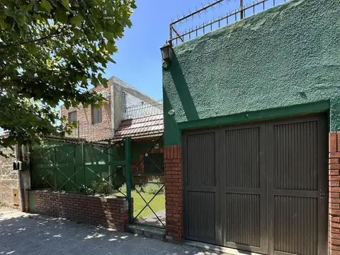 Casa 4 Ambientes en Lanús Este con Patio y Apto Profesional!