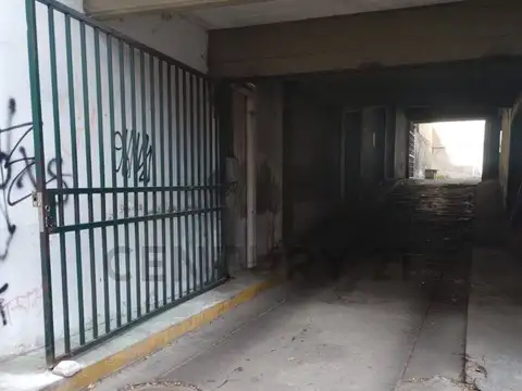 Venta de Cochera en La Plata Casco, La Plata.Cochera cubierta ubicada en 42 e/ 6 y 7.2d...