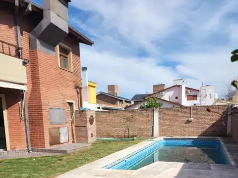 CHALET BARRIO SANTA RITA