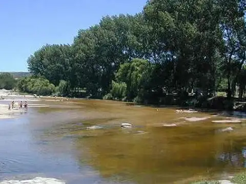 Casa en venta - 2 Dormitorios 2 Baños - Mina Clavero