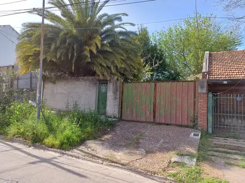 Lote en venta de 10 x 22 Mts. 220 m2. FINANCIA. ACEPTA VEHICULO. A 2 cuadras de Av. Balbin (Ruta 8)