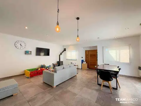 Casa en Venta con 2 cocheras