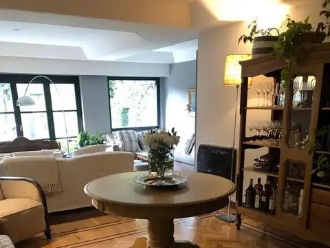 Casa 7 ambientes con 2 baños